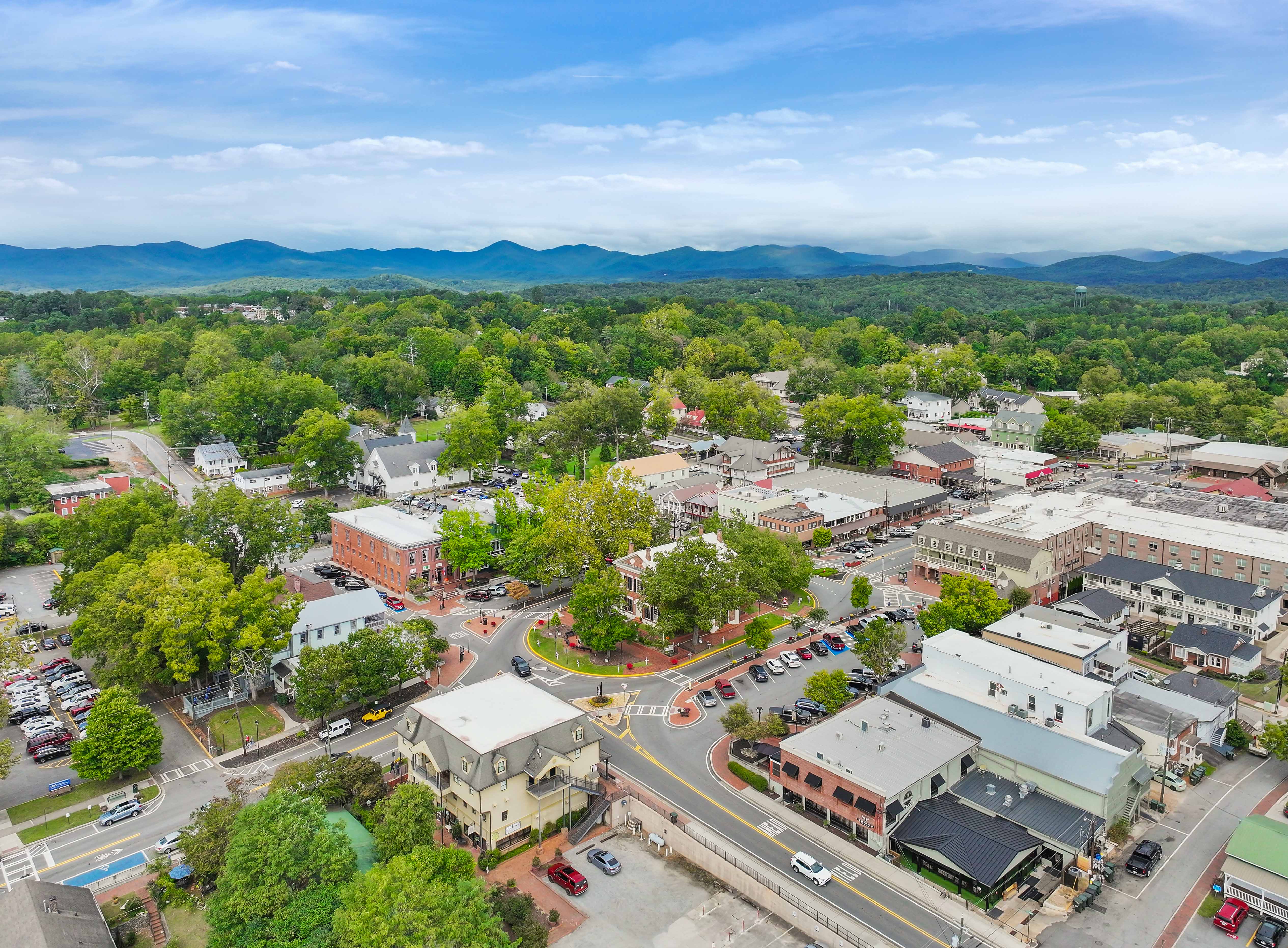Say “I Do” to Dahlonega: Your Destination Wedding Home Base at Paddle and Pines
