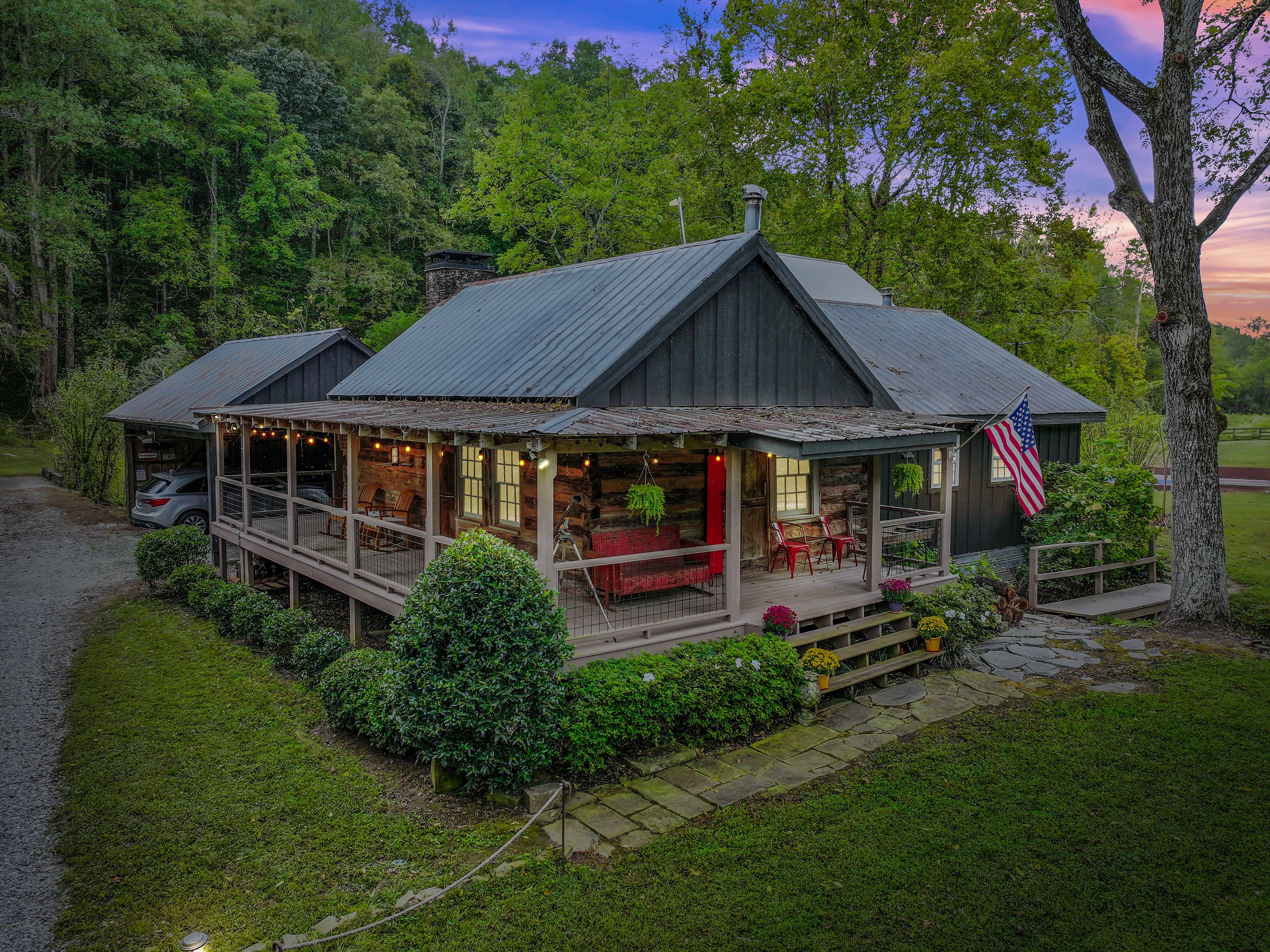 Creeks, Court, and an 1800s Cabin: What a Dahlonega Mountain Stay Really Feels Like